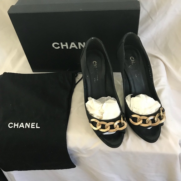 Chanel 31/2”heelBlack quilted lather size6(36) - Picture 7 of 8